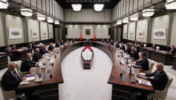 kabine toplantisi sona erdi vZVdutzm