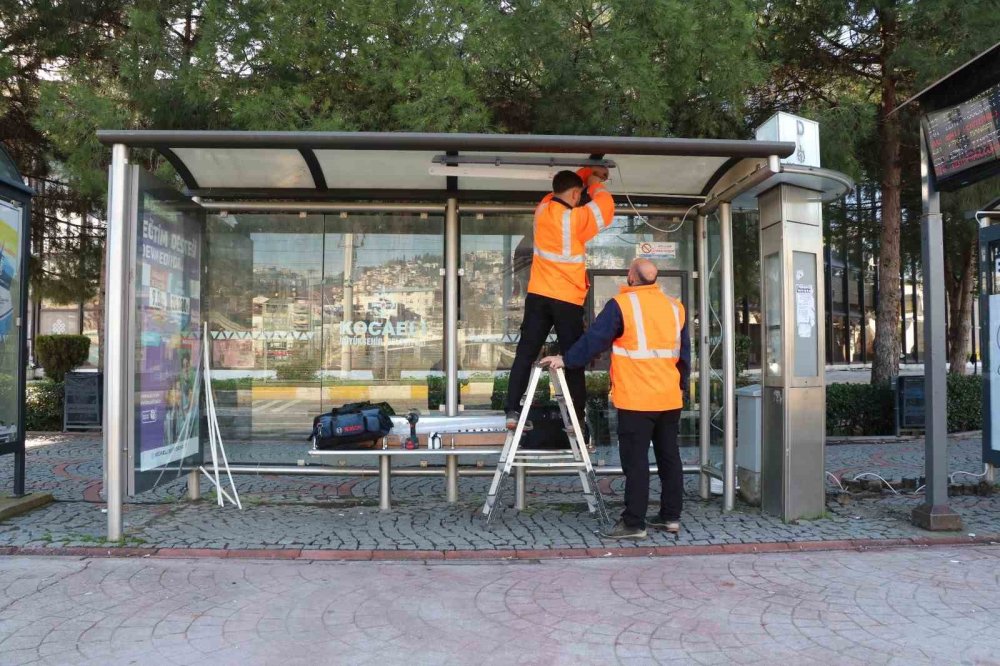kadin ve cocuklarin guvenligi icin duraklar aydinlatilmaya baslandi 2 YqP8Hti3