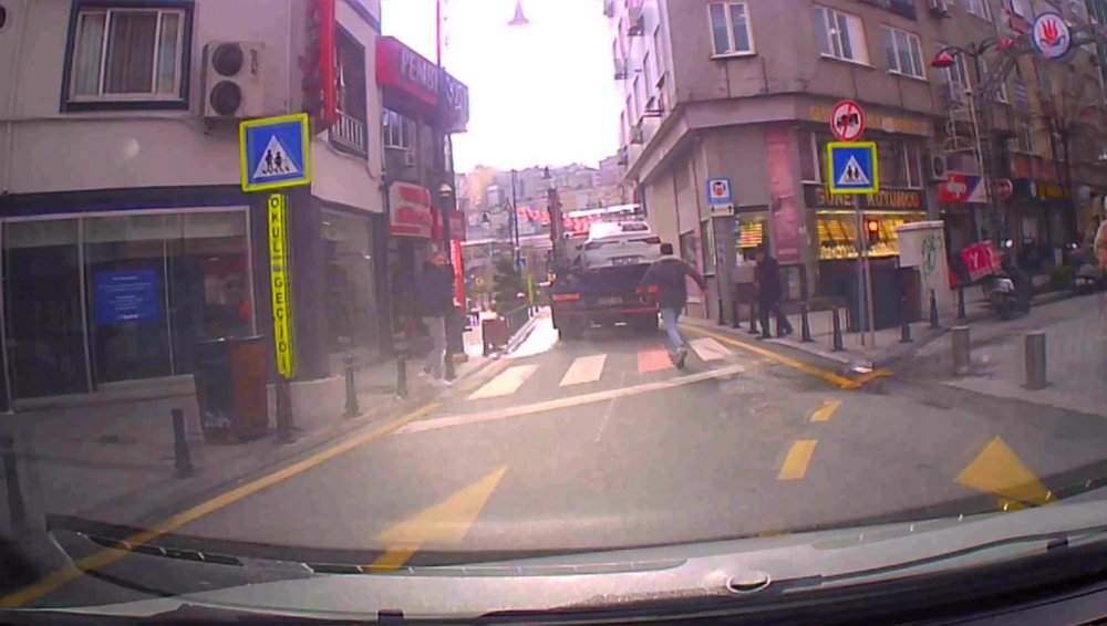 kagithanede cekiciyi yakalamak icin nefes nefese kostu 1 i21Wu2Ej