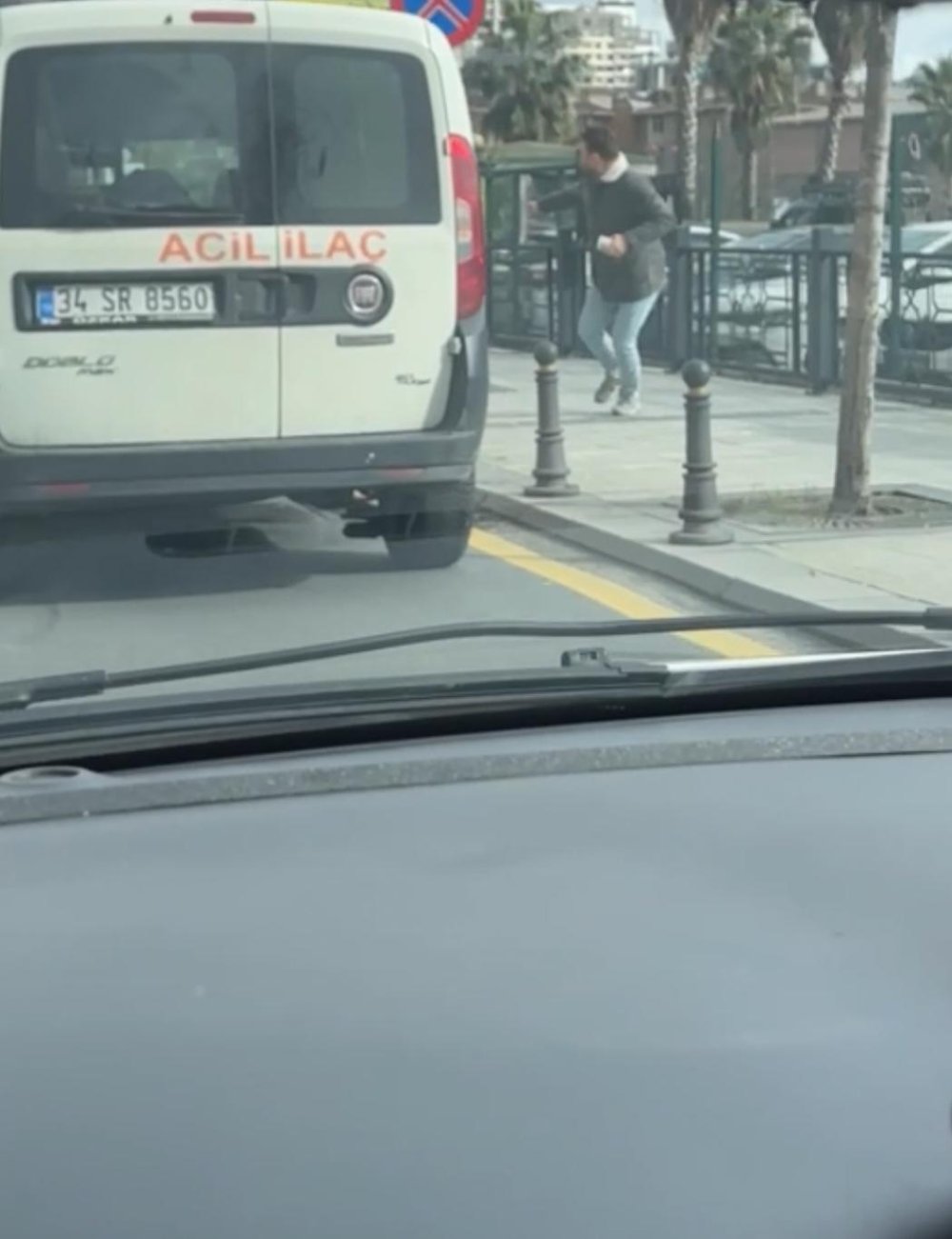 kagithanede cekiciyi yakalamak icin nefes nefese kostu 4