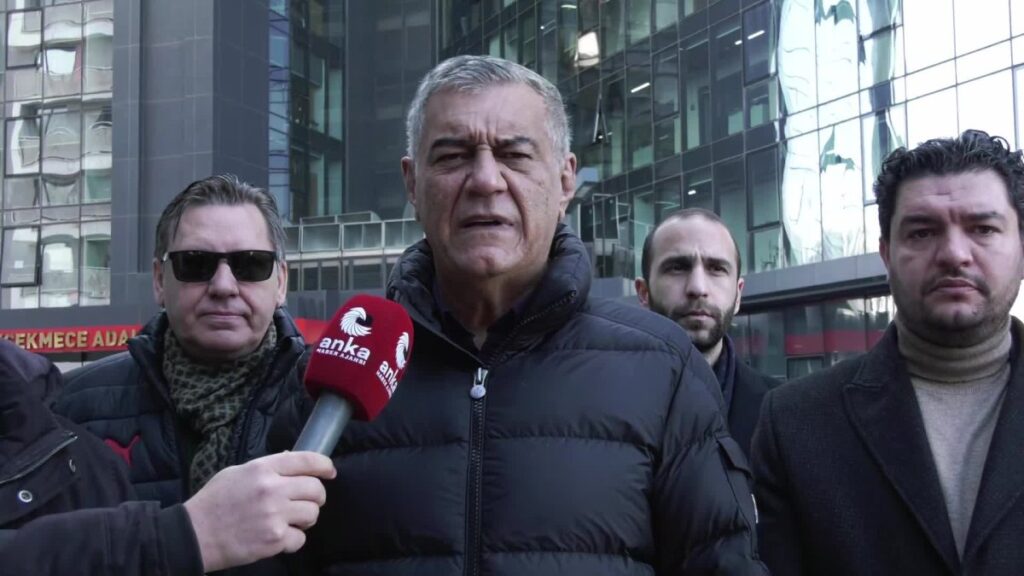 kahrolsun istibdat yasasin hurriyet pankarti nedeniyle gozaltina alinmisti zafer partili baskan adli kontrolle serbest 3GrJFY5y