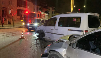 karamanda hafif ticari aracla otomobil carpisti uWgIuGXP