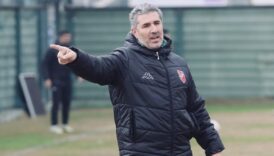 karsiyakanin yuzu ahmet yildirim ile guluyor 4CBSSKJL