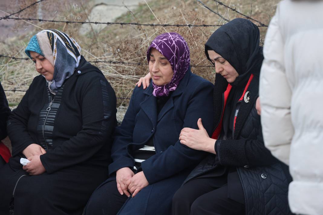 Kartalkaya Kayak Merkezi'ndeki yangın faciasında hayatını kaybeden Mert Doğan ile eşi ve iki çocuğuna son veda 9 kartalkaya kayak merkezindeki yangin faciasinda hayatini kaybeden mert dogan ile esi ve iki cocuguna 4hz5vVyA