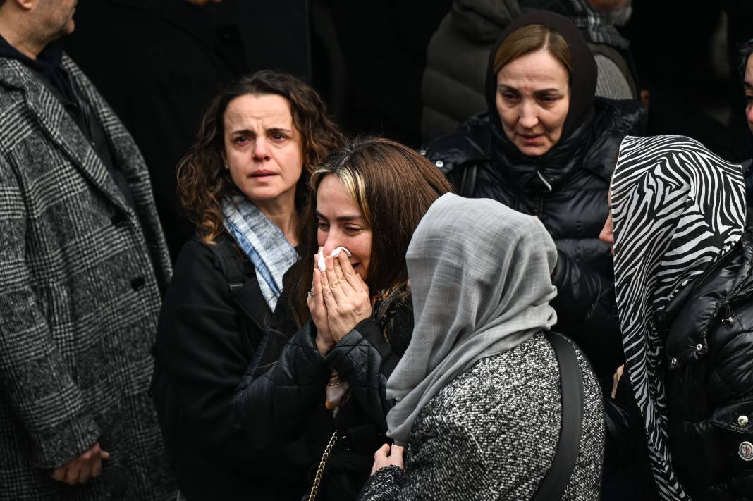 Kartalkaya Kayak Merkezi'ndeki yangın faciasında hayatını kaybeden Mert Doğan ile eşi ve iki çocuğuna son veda 17 kartalkaya kayak merkezindeki yangin faciasinda hayatini kaybeden mert dogan ile esi ve iki cocuguna 8BcCXeIv