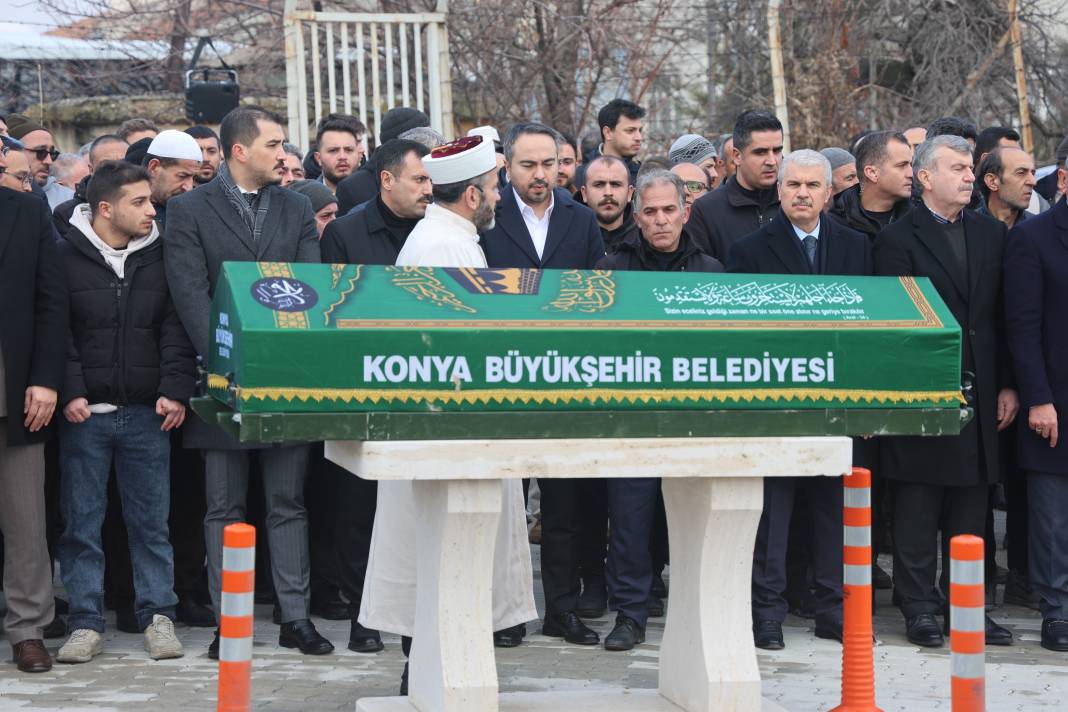 Kartalkaya Kayak Merkezi'ndeki yangın faciasında hayatını kaybeden Mert Doğan ile eşi ve iki çocuğuna son veda 7 kartalkaya kayak merkezindeki yangin faciasinda hayatini kaybeden mert dogan ile esi ve iki cocuguna 9W1YvljA