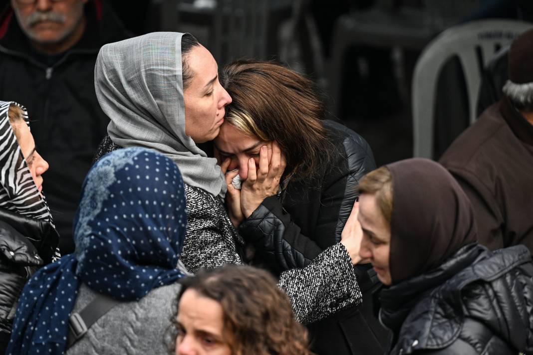Kartalkaya Kayak Merkezi'ndeki yangın faciasında hayatını kaybeden Mert Doğan ile eşi ve iki çocuğuna son veda 27 kartalkaya kayak merkezindeki yangin faciasinda hayatini kaybeden mert dogan ile esi ve iki cocuguna DBWH5acJ