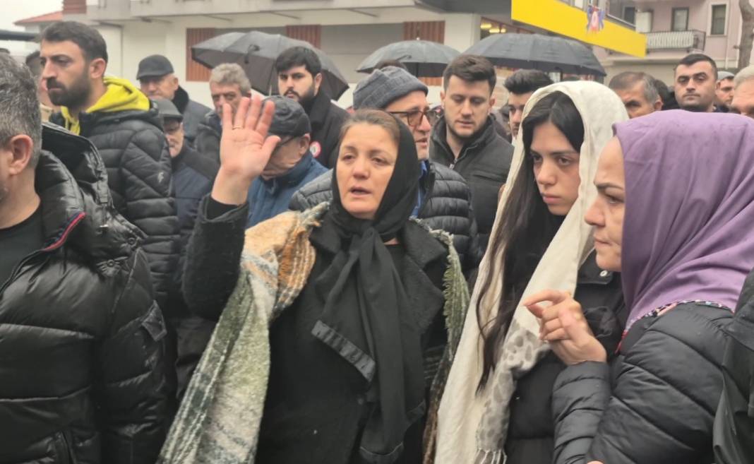 Kartalkaya Kayak Merkezi'ndeki yangın faciasında hayatını kaybeden Mert Doğan ile eşi ve iki çocuğuna son veda 16 kartalkaya kayak merkezindeki yangin faciasinda hayatini kaybeden mert dogan ile esi ve iki cocuguna DNeOKUer