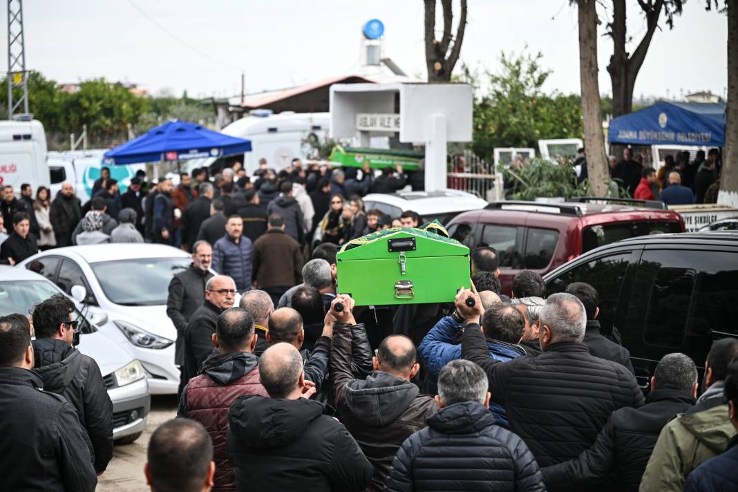 Kartalkaya Kayak Merkezi'ndeki yangın faciasında hayatını kaybeden Mert Doğan ile eşi ve iki çocuğuna son veda 1 kartalkaya kayak merkezindeki yangin faciasinda hayatini kaybeden mert dogan ile esi ve iki cocuguna Gbm4Tddd