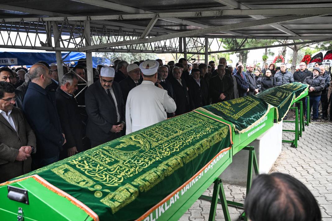 Kartalkaya Kayak Merkezi'ndeki yangın faciasında hayatını kaybeden Mert Doğan ile eşi ve iki çocuğuna son veda 10 kartalkaya kayak merkezindeki yangin faciasinda hayatini kaybeden mert dogan ile esi ve iki cocuguna W5c47HE5
