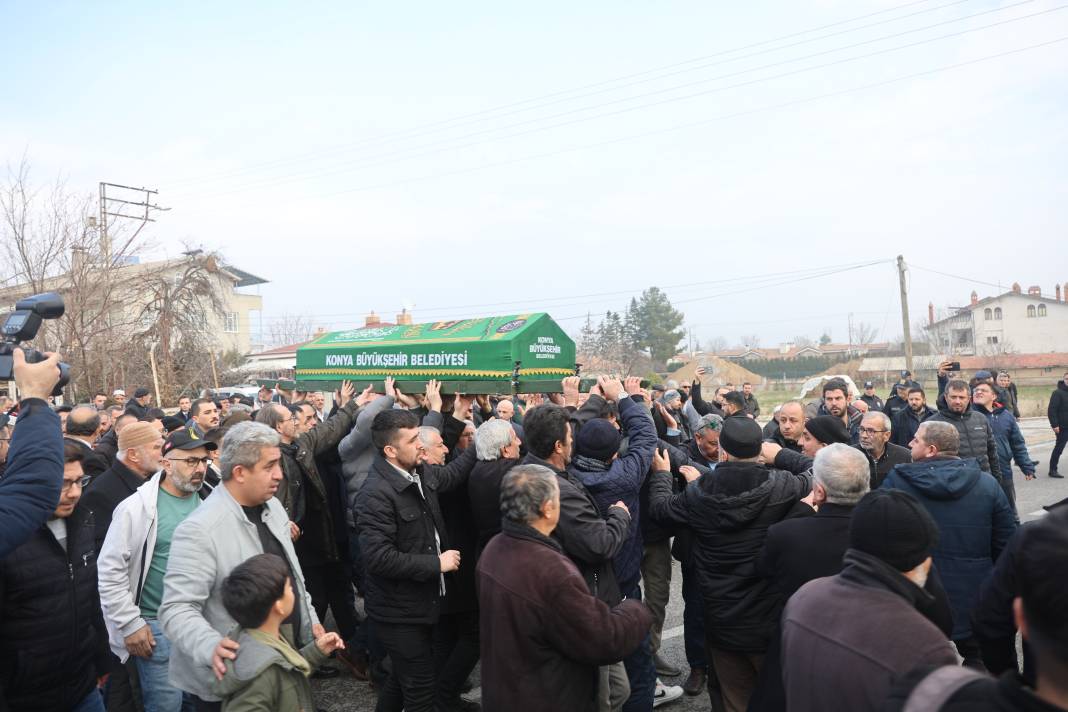 Kartalkaya Kayak Merkezi'ndeki yangın faciasında hayatını kaybeden Mert Doğan ile eşi ve iki çocuğuna son veda 6 kartalkaya kayak merkezindeki yangin faciasinda hayatini kaybeden mert dogan ile esi ve iki cocuguna