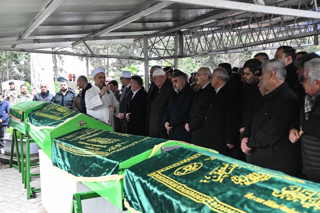 Kartalkaya Kayak Merkezi'ndeki yangın faciasında hayatını kaybeden Mert Doğan ile eşi ve iki çocuğuna son veda 24 kartalkaya kayak merkezindeki yangin faciasinda hayatini kaybeden mert dogan ile esi ve iki cocuguna lzutH7r8
