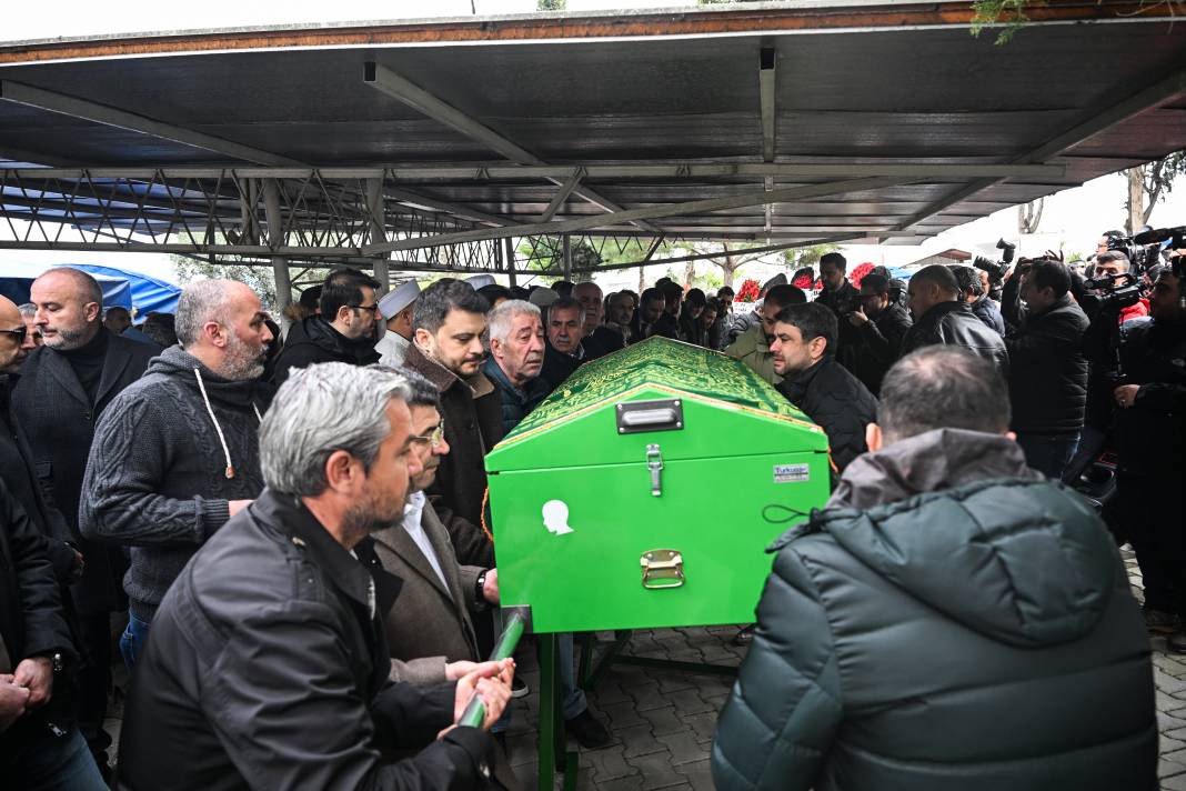 Kartalkaya Kayak Merkezi'ndeki yangın faciasında hayatını kaybeden Mert Doğan ile eşi ve iki çocuğuna son veda 22 kartalkaya kayak merkezindeki yangin faciasinda hayatini kaybeden mert dogan ile esi ve iki cocuguna plBqA9BJ