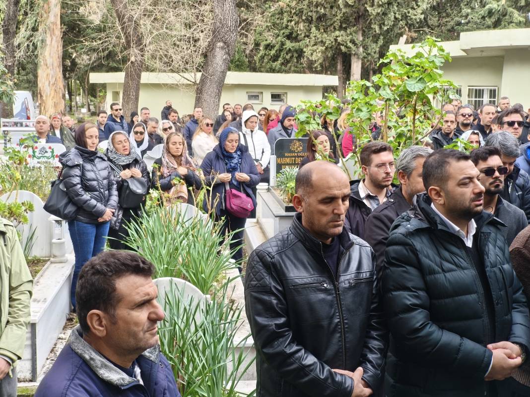Kartalkaya Kayak Merkezi'ndeki yangın faciasında hayatını kaybeden Mert Doğan ile eşi ve iki çocuğuna son veda 4 kartalkaya kayak merkezindeki yangin faciasinda hayatini kaybeden mert dogan ile esi ve iki cocuguna q7eSFn7P