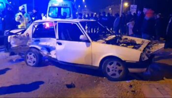 kavsakta 2 otomobil carpisti 2si agir 4 yarali 7WulfXsR