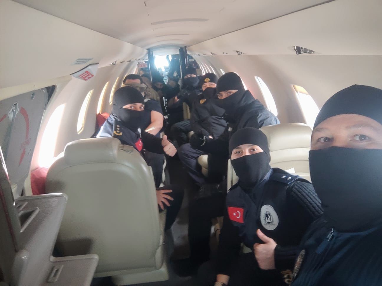 kirmizi bultenle aranan suc orgutu elebasi ercan yilmaz ve orgut uyesi ibrahim kaymak turkiyeye