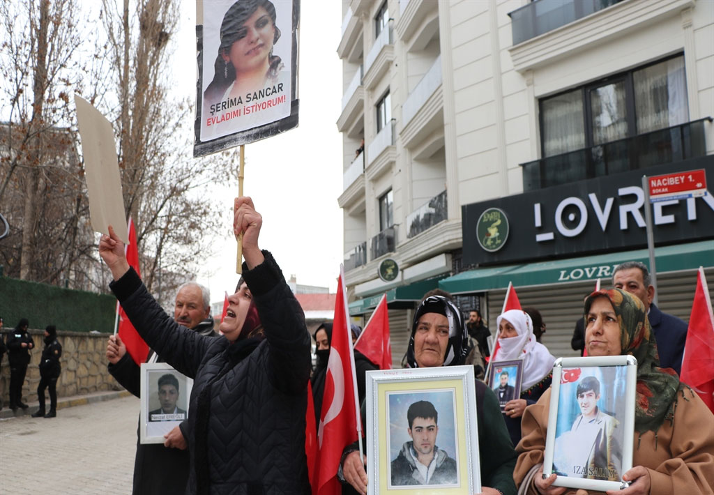 kizi daga kacirilan anne pkkdan evlatlarimizi istiyoruz 0 nM6LlQAK