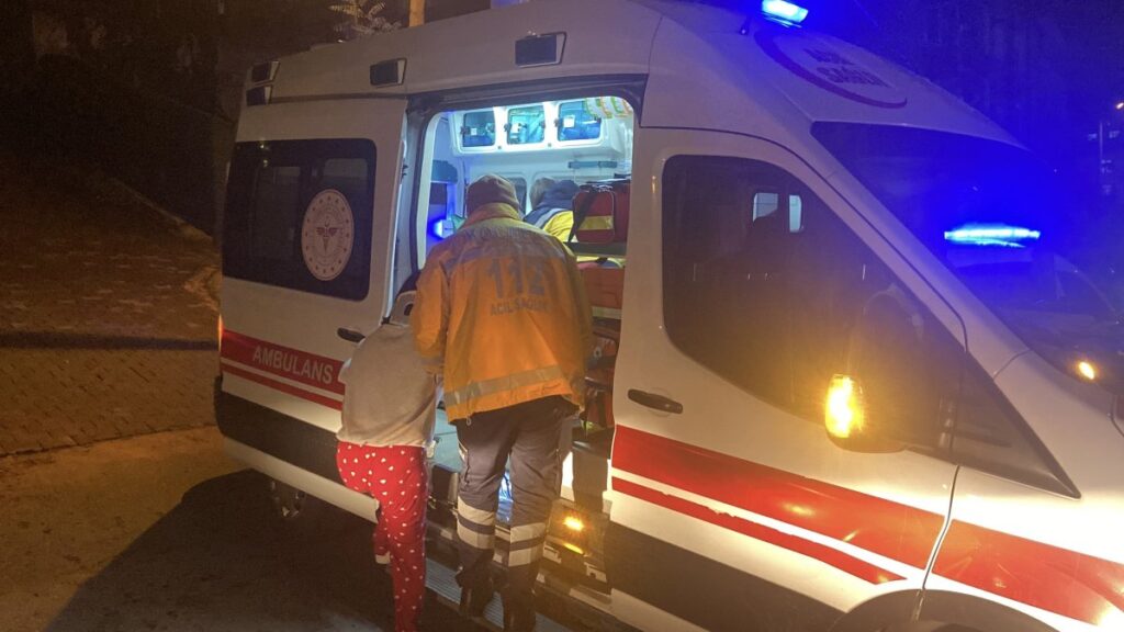 kocaelinde komsular arasinda sopali kavga 6 yarali EuEpF9gt