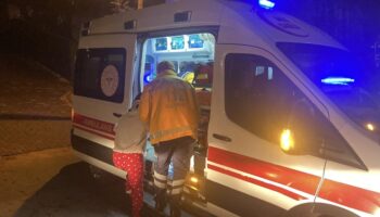 kocaelinde komsular arasinda sopali kavga 6 yarali EuEpF9gt