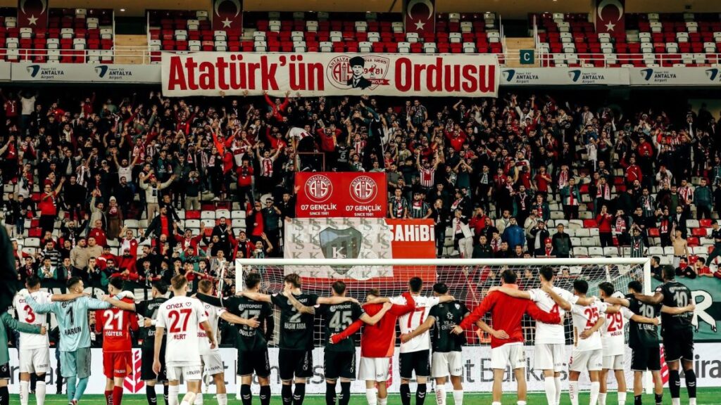 kocaelisporlu taraftarlar antalyaspora kesilen cezaya ortak oldu 7dXKYLsS