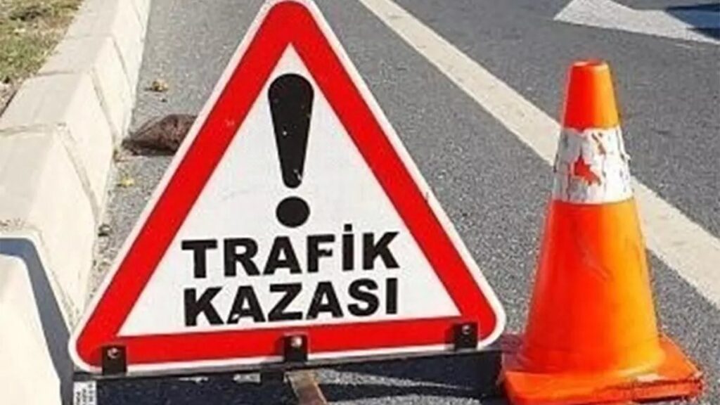 kontrolden cikan servis minibusu devrildi cok sayida yarali var GOiuHW9Q