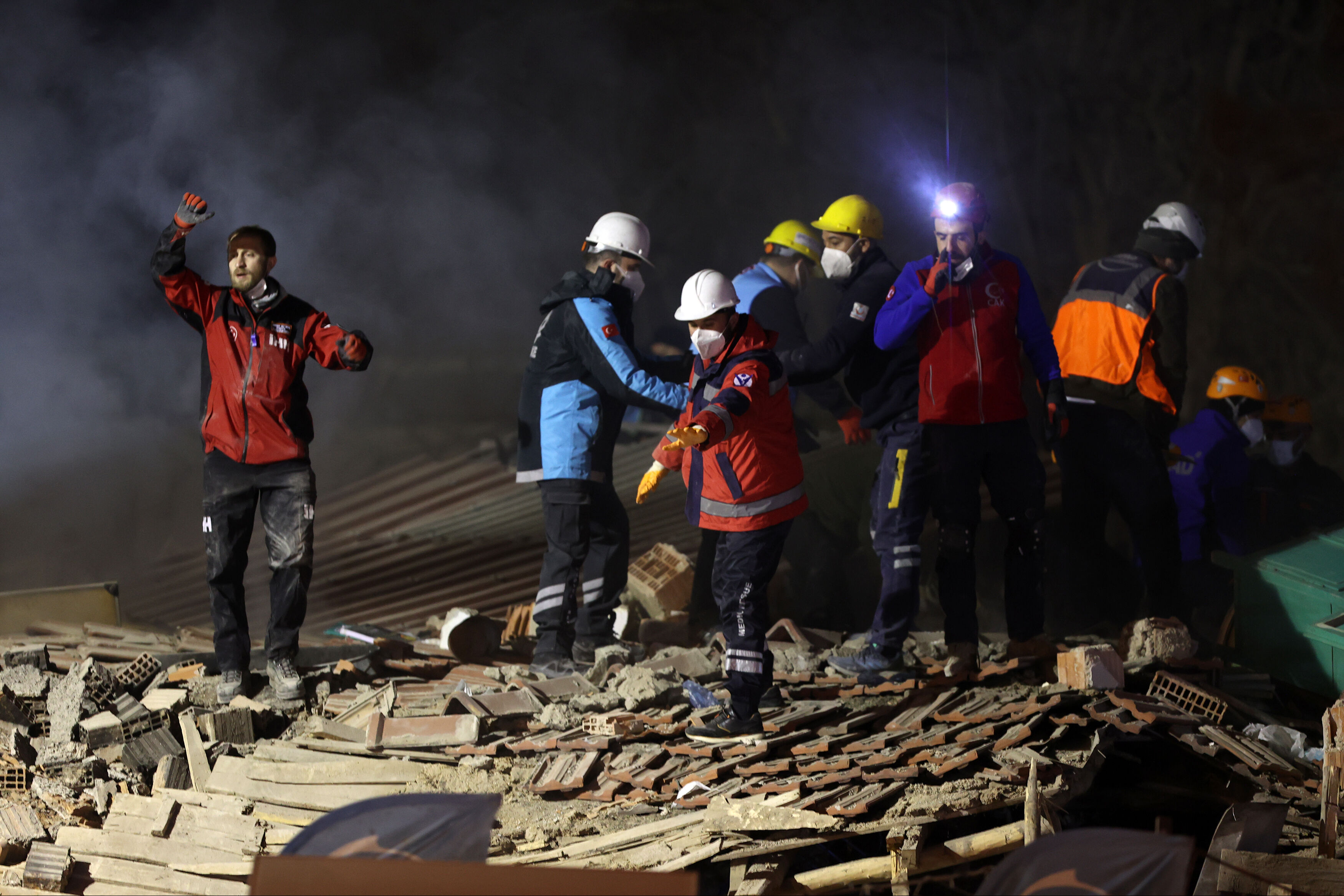 konyada coken binanin enkazinda hayat kurtaran tunel iste ekiplerin nefes kesen mucadelesi 0 Q9EwSTC1