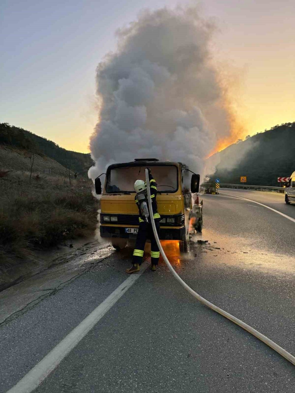 korkutan yangin yakit dolu tanker alev topuna dondu 2 E2H2d2h1