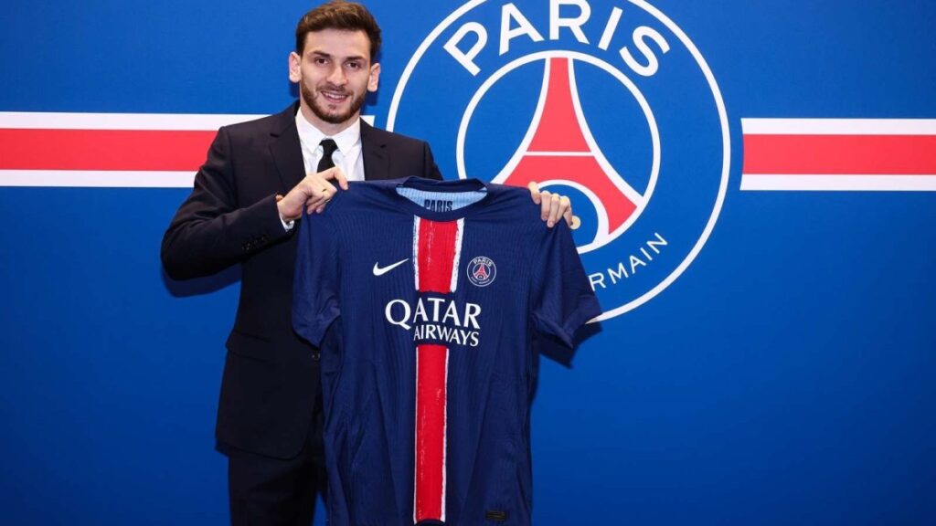 kvaratskhelia resmen paris saint germainde yKJeJfMI
