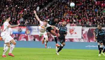 leverkusen leipzig deplasmaninda 2 puan birakti naPkKKSV