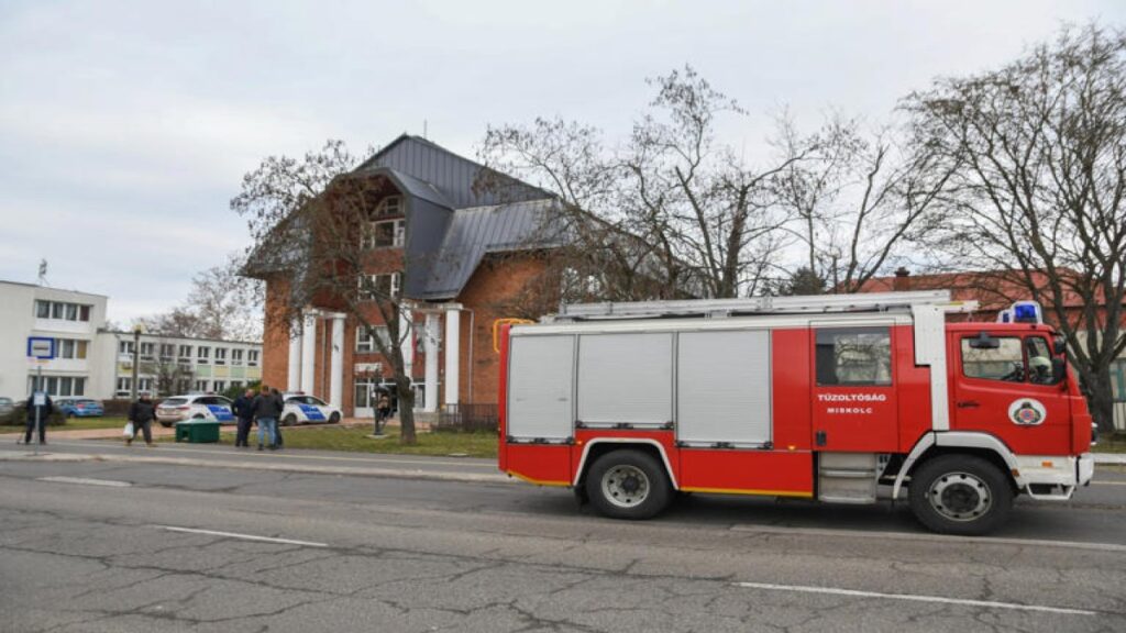 macaristanda bombali saldiri alarmi vD71mUW2