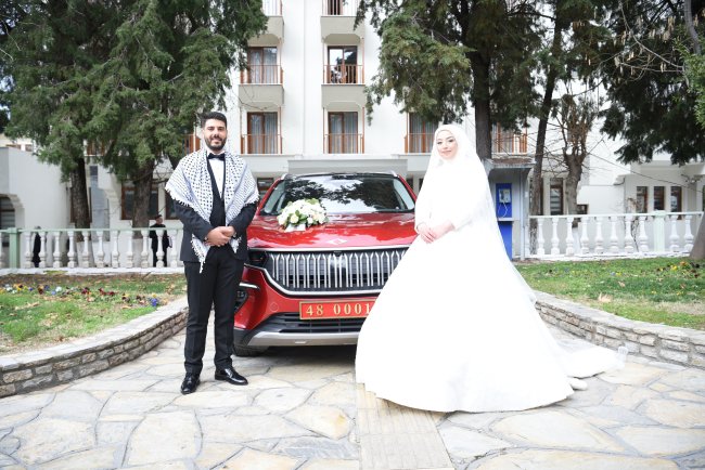 makam aracini toggu gazzeli damada gelin arabasi olarak tahsis etti 0 fnNJ7rpP