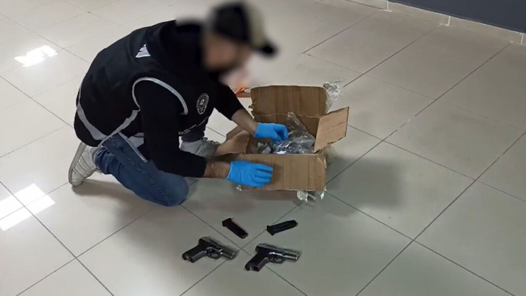 Malatya'da yasa dışı silah ticareti operasyonu 1 malatyada yasa disi silah ticareti operasyonu 51l3q2tm