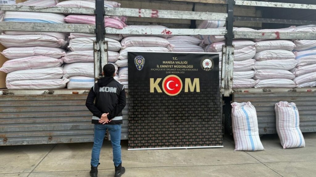 manisada 6 ton 200 kilo kacak kiyilmis tutun ele gecirildi 67OX6DYT