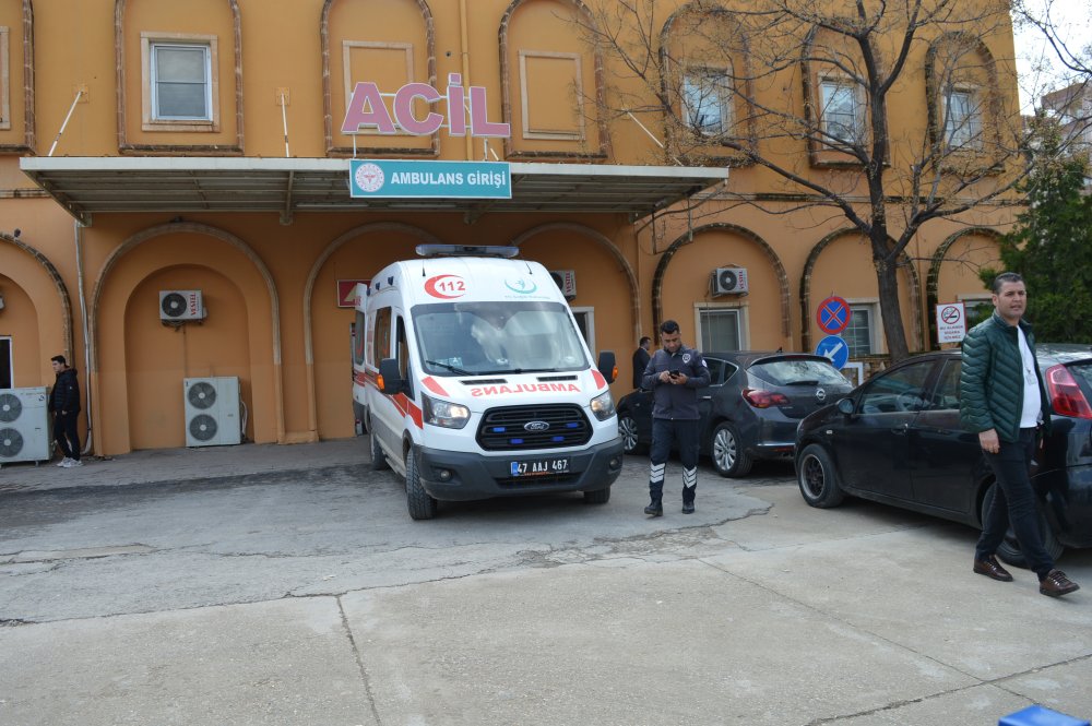 mardinde kahreden kaza sarampole yuvarlanan otomobilde olu ve yaralilar var 1 RdNAsFR5