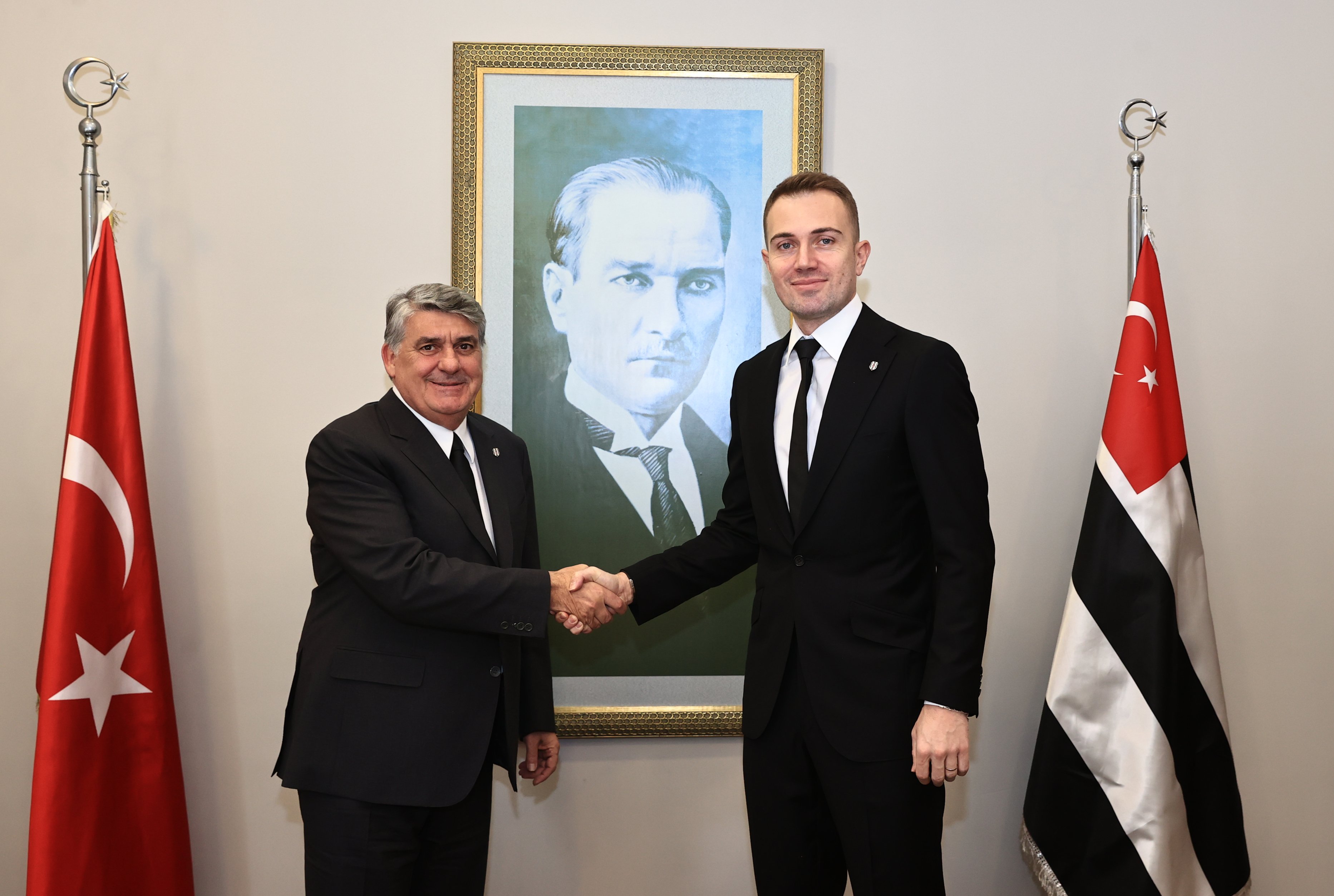mert gunok imzayi atti 0 usUKIG9R