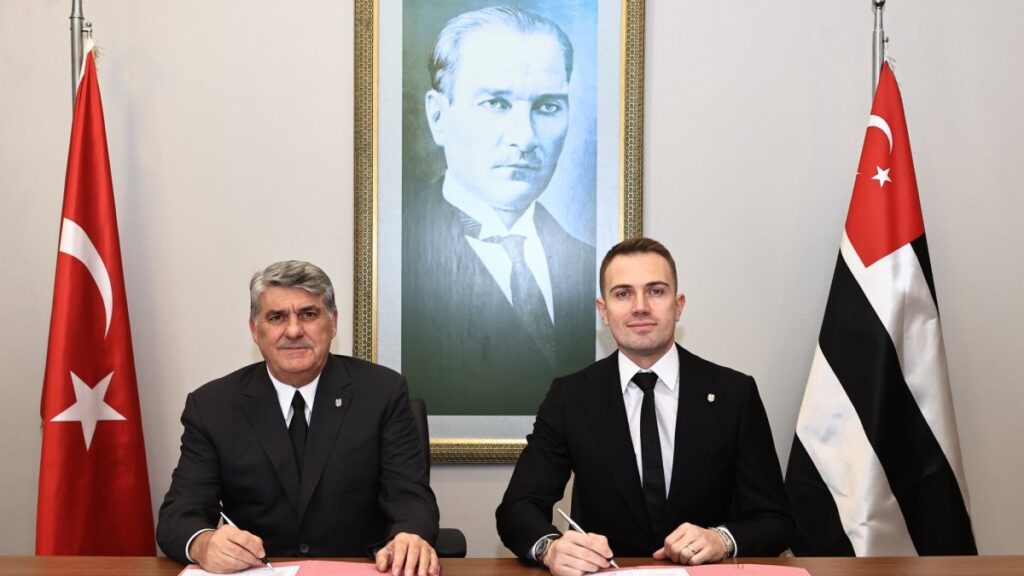 mert gunok imzayi atti C1SIdeIj