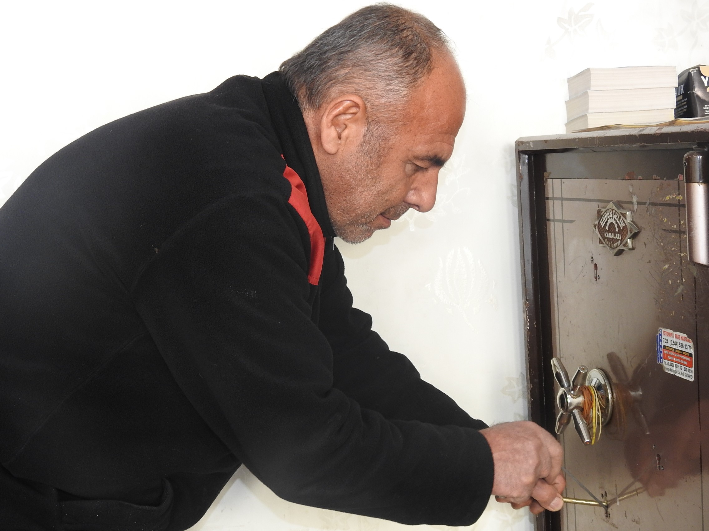 mesleginde iddiali benim yaptigim kilitler patlamaz 1 zGMO4zL9