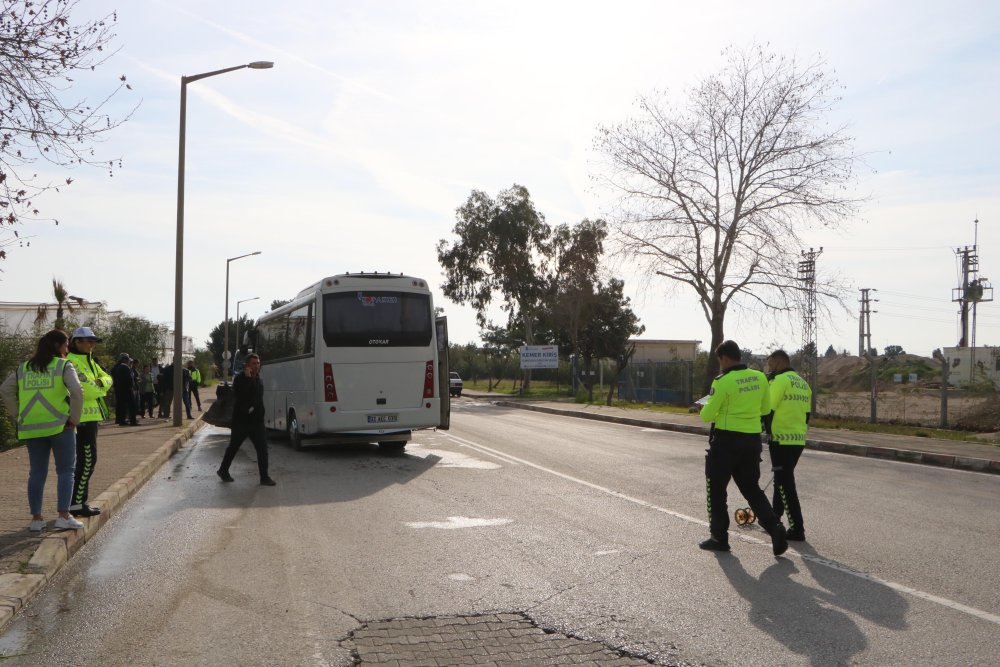 midibus ile is makinesi birbirine girdi 15i cocuk 23 yarali 2 tWbO5aBF