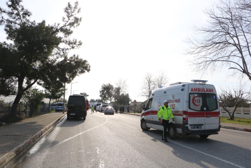 midibus ile is makinesi birbirine girdi 15i cocuk 23 yarali 5 wkCZUDji