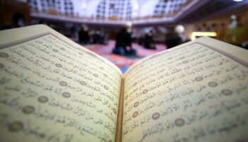 mirac kandili coskuyla idrak ediliyor mirac kandilinde nasil ibadet edilir hangi dualar okunur teaKRyKj