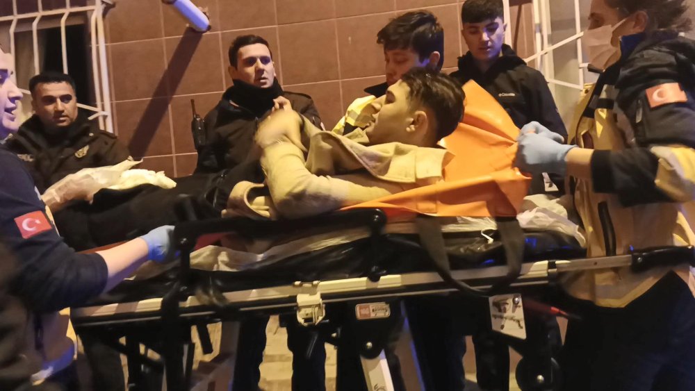 motosikletli saldirgan gece kulubune ates acti 3 yarali 0