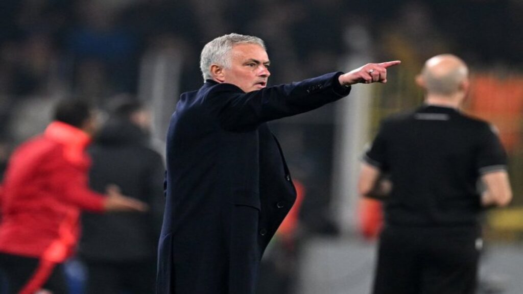 mourinho var hakeminden sikayet etti CQJ4nDn6