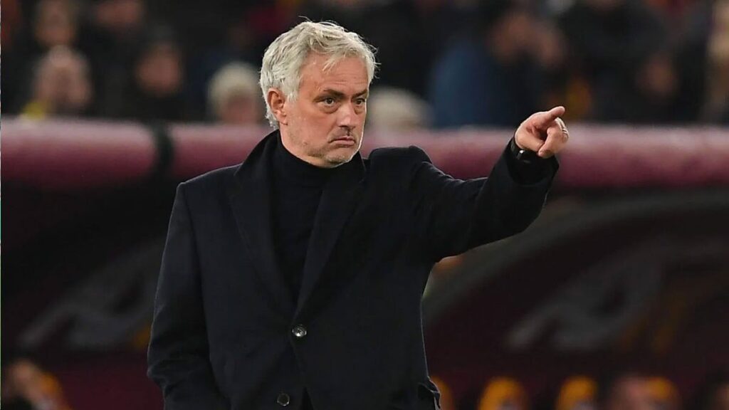 mourinho yildiz oyuncuyu kulubeye cekecek son kararini verdi PHVBCmKi