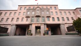 msb pence kilit operasyonu bolgesinde 4 pkkli terorist etkisiz h le getirildi TWXzk3Nn