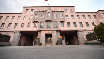 msb pence kilit operasyonu bolgesinde 4 pkkli terorist etkisiz h le getirildi TWXzk3Nn