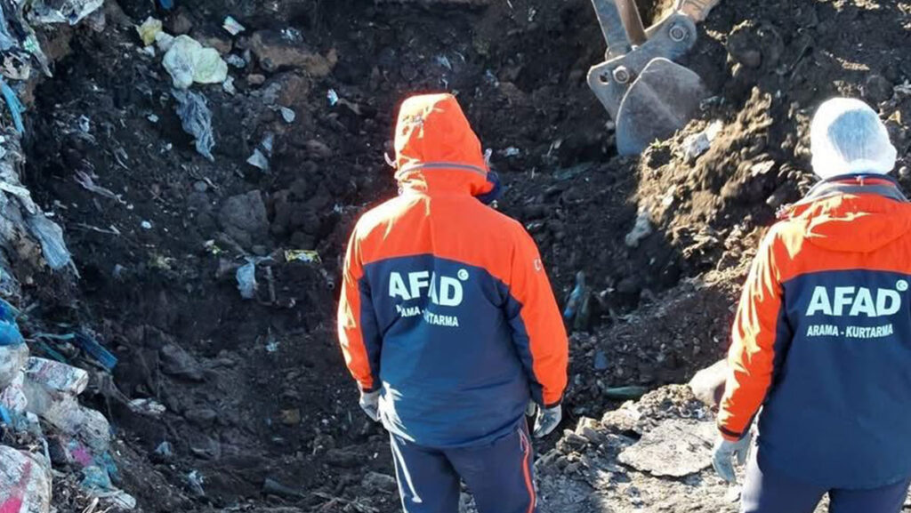 oglunu oldurup cope attigini itiraf etmisti gunlerdir ceset araniyor ag55mraT