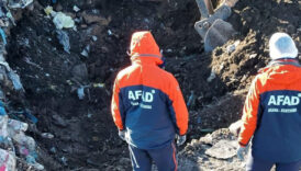 oglunu oldurup cope attigini itiraf etmisti gunlerdir ceset araniyor ag55mraT
