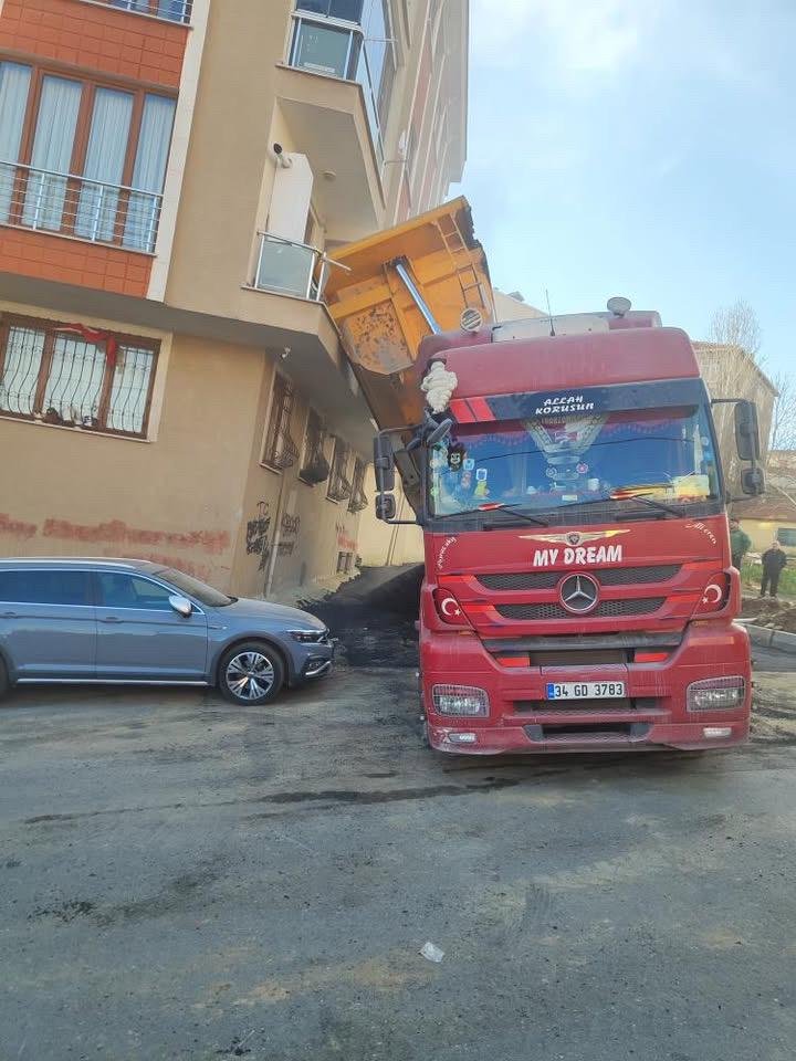 olumden saniyelerle kurtuldu istanbulda korku dolu anlar yasandi 3 OtLbtsFn