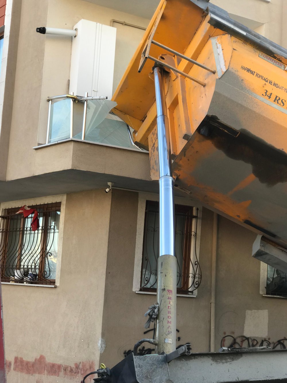 olumden saniyelerle kurtuldu istanbulda korku dolu anlar yasandi 4 EGUtLtvN