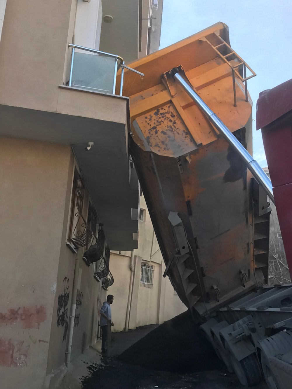 olumden saniyelerle kurtuldu istanbulda korku dolu anlar yasandi 5 7b4GfTfs